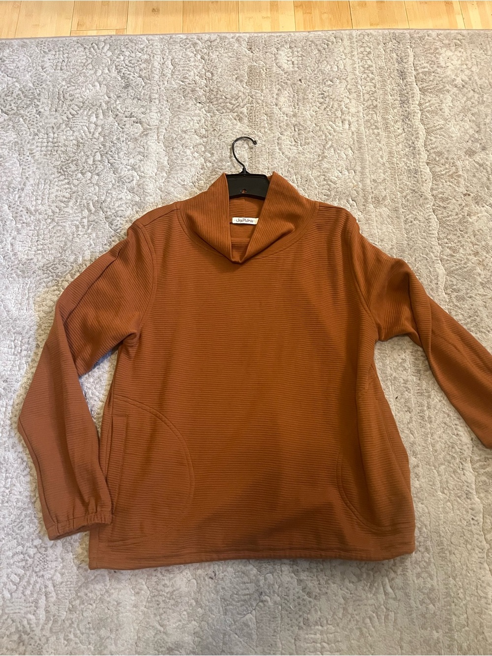 NEW Women’s Una Pluma Viajera ribbed sweatshirt with pockets in Rust